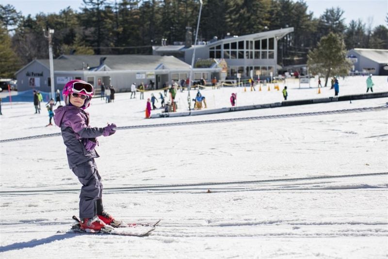 nashoba-valley-ski-area-child-learn-to-ski
