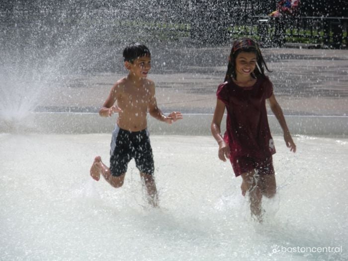 Free Spray Parks, Fountains and Wading Pools Near Me